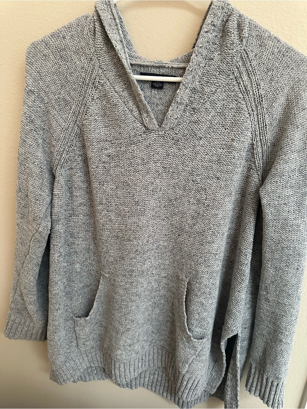 American Eagle Women’s M Gray Knit Hooded Sweater Side Slit Kangaroo Pocket
